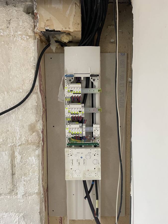 Tableau électrique encastré installé par Vittet Énergie